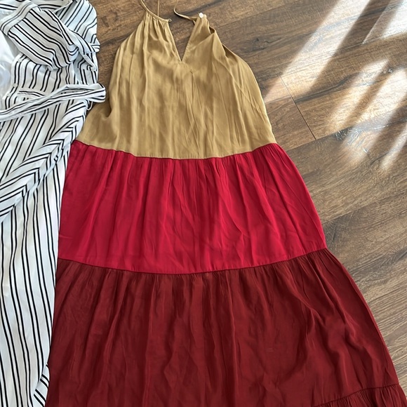 Bundle. 2 Maxi dresses! One is Loft beach and one is Banana Republic - Picture 4 of 7